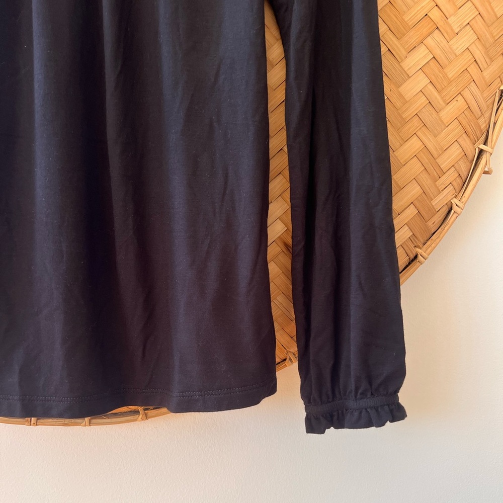 BODEN BLACK LONG SLEEVE TOP W/ RUFFLE COLLAR & KEYHOLE TIE, RUFFLE SLEEVE DETAIL - Picture 6 of 12